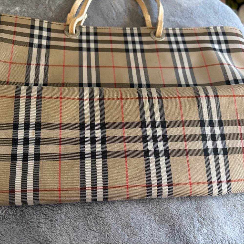 Burberry Nova Check Tote w/outside leather pocket. MOVING SOUTH PRICES SLASHED! - Picture 3 of 4